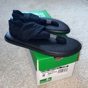 NWT Sanuk Sandals
